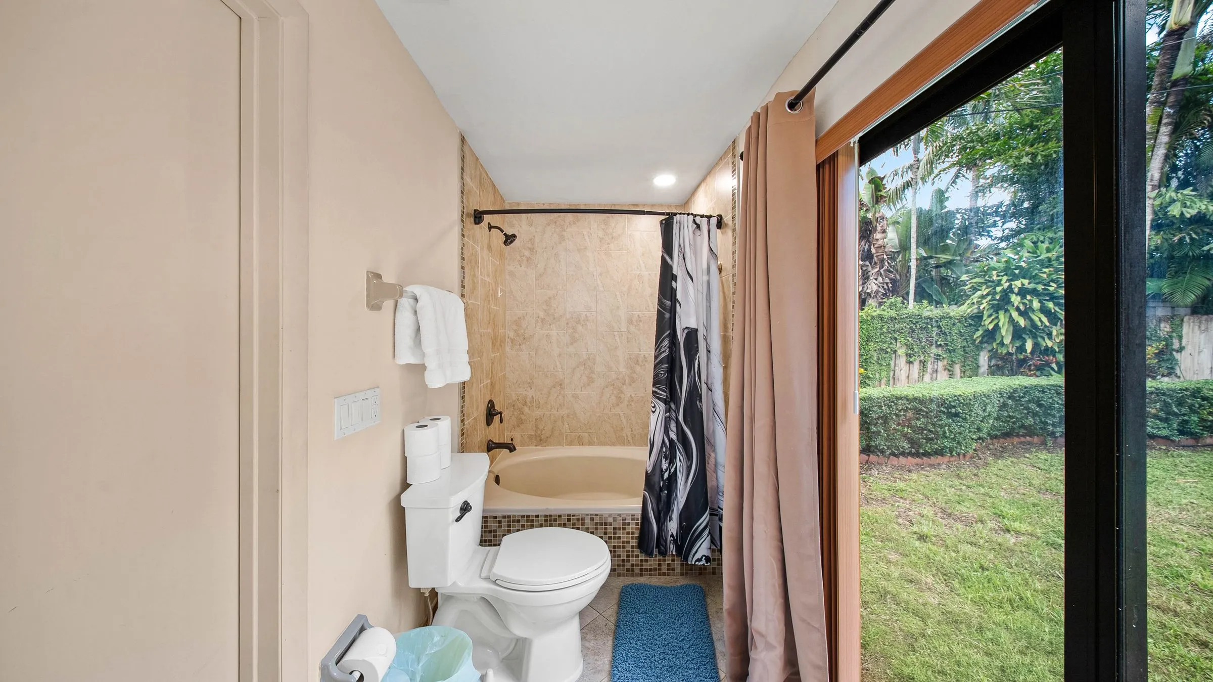 Master Suite bathroom with tub